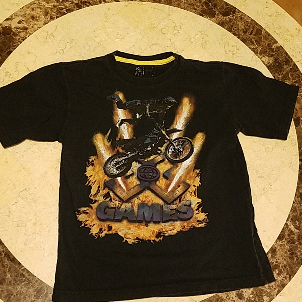 Black short sleeve shirt